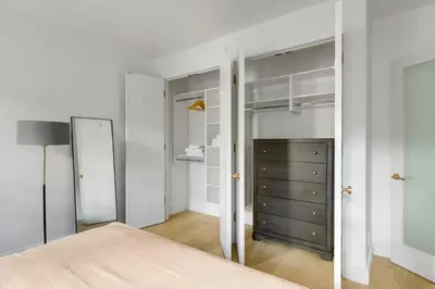a bedroom with a bed and a closet at Blueground Brooklyn Heights view nr Brooklyn Bridge NYC-1987 in Brooklyn