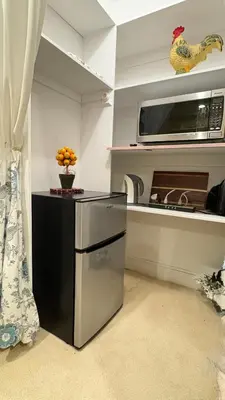 a kitchen with a microwave oven and a stove at Spacious Guest Suite 5 Minutes to Princeton University with Free Parking in Princeton