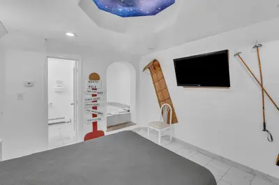 a bedroom with a bed and a tv on a wall at Bentley Motel in Linden