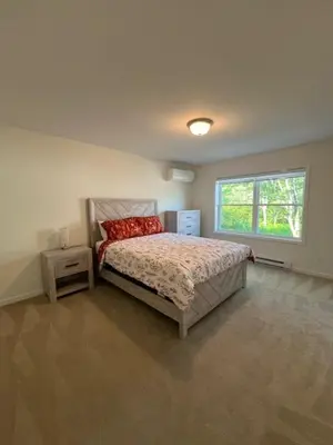a bedroom with a bed and a window at Chalet Montelago in The Hideout in Lake Ariel