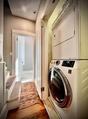 a washer and dryer in a small room at THE STAGE HOUSE - CITY CENTER THEATER DISTRICT in Lancaster
