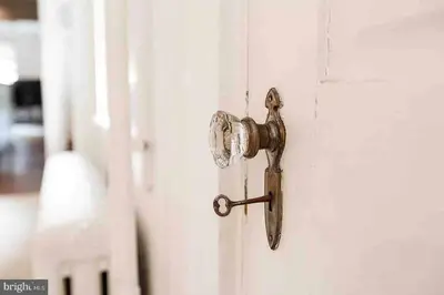 an open door with a rusty door knob at THE LIMÓNETTA - STUDIO IN HISTORIC LANCASTER in Lancaster
