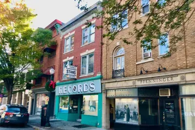 a street with a store on the side of a building at THE HAMILTON HOUSE - DOWNTOWN COLONIAL LANCASTER in Lancaster
