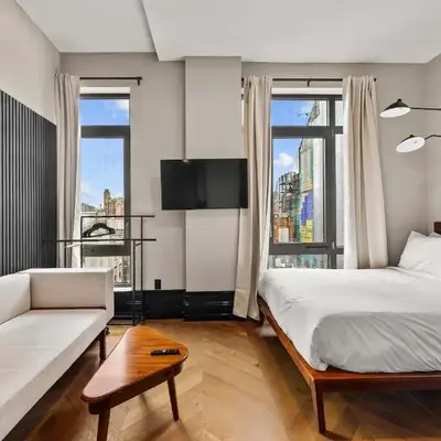 Freeman 701 by Rove Travel - Studio with Shared Amenities