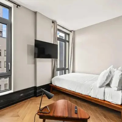 Freeman 1001 by Rove Travel - Studio with Shared Amenities