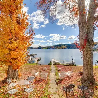 All-Season Getaway on Lake Winola Dock and Sunroom!