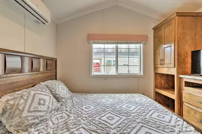 a bedroom with a bed and a window at Premium Cottages and Suites near Ski Resort in Pleasant Mount