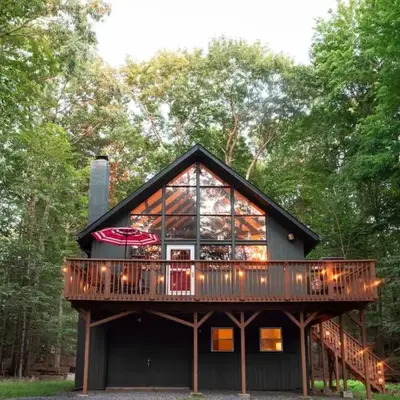 Gorgeous Chalet in the Poconos w/ Hot Tub!