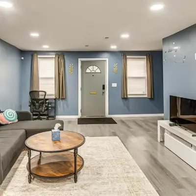 Pet Friendly! NW Philly Rowhouse with Fenced Yard!