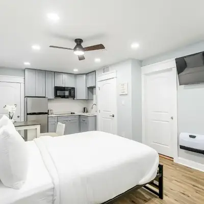 Studio Minutes from Center City South Philly Special