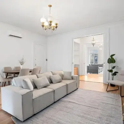 Classic NYC Brownstone 2Br Apartment in Prime Chelsea