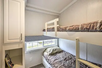 a small room with two bunk beds and a window at Log Cabin And Cottages At Equestrian House in Pleasant Mount