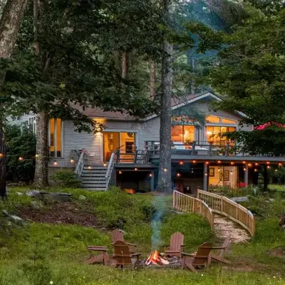 Riverfront Retreat Hot Tub