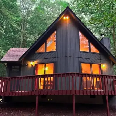 Hot Tub & Fire Pit: Cozy Pines Chalet in Poconos