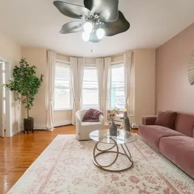The Boulevard Stay! 25 mins to NYC! Spacious 2BR!