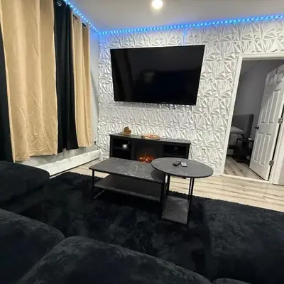 EWRBNB - Rare Find! Huge 3BR Apartment with Open Layout minutes from Newark Airport & NYC - Apartment # 1