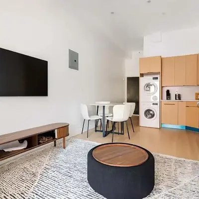 19-4I Stylish 1BR in the Heart of the East Village