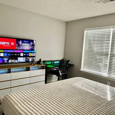 A private master room in modern complex shared apartment in Lawrenceville