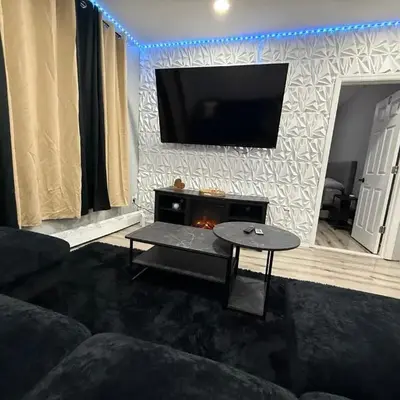 EWRBNB - Private Bedroom in Well sized Shared Apartment - 1