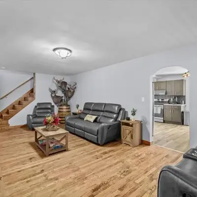 Cozy Farmhouse - Fireplace
