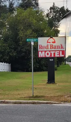 a sign for a red banking motel on the side of the road at Red Bank Inn