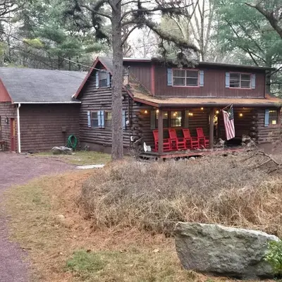 4BR Cabin by the Lake with Hot Tub