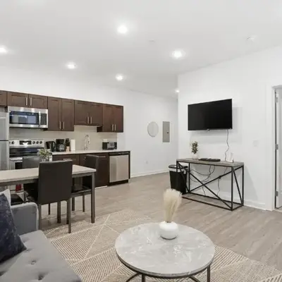 Contemporary 1BR inside Fairmount Square
