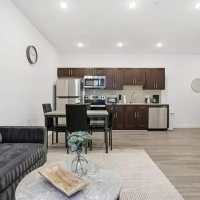 Bright and cozy 1BR inside Fairmount Square