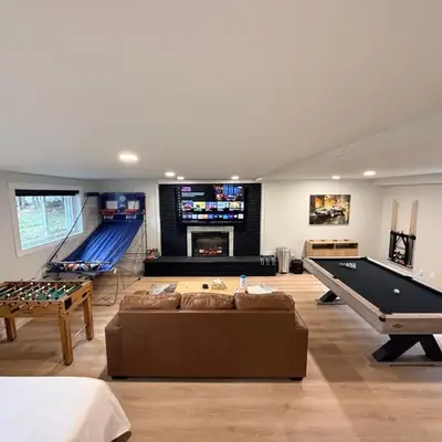 Huge Private Suite with Pool Table