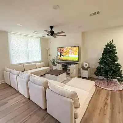 South Philly Retreat with Movie Nights and Backyard BBQ