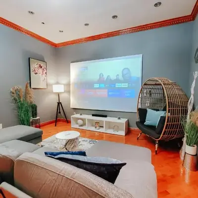 IceCream - Pool Table - 120 Projector - King Bed