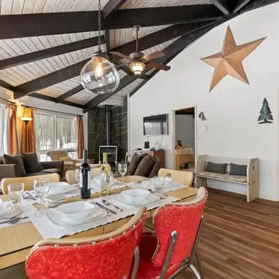 Chic 2 BD 2 BA Near Skiing Fireplace etc