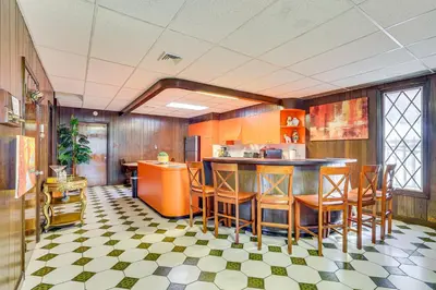 Gallery image of Walk to Washington St Eats! Retro Studio with Patio in Hoboken