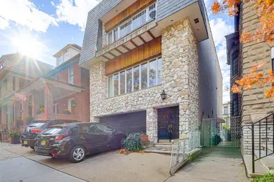 Gallery image of Walk to Washington St Eats! Retro Studio with Patio in Hoboken