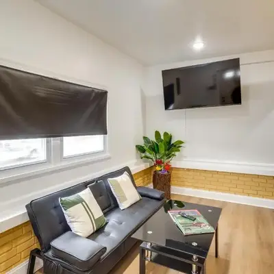Colorful and Convenient Darby Apt