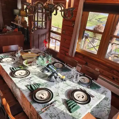 Authentic Log Cabin Short walk to Lake & Hideout