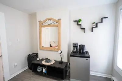 a room with a refrigerator and a mirror on the wall at Casa Ebenecer - Habitación privada # 1 in Elizabeth