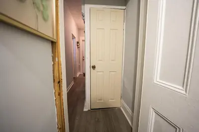an empty hallway with a white door in a room at Casa Ebenecer - Habitación privada # 1 in Elizabeth