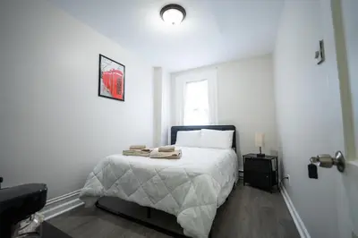 a white bedroom with a bed and a window at Casa Ebenecer - Habitación privada # 3 in Elizabeth