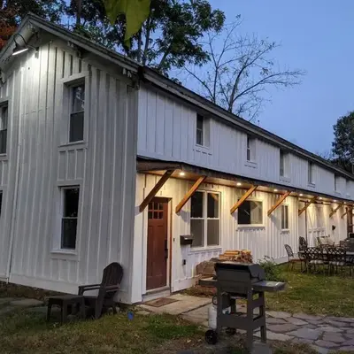Hay Loft in Historic Barn - 4 Minutes to Legoland