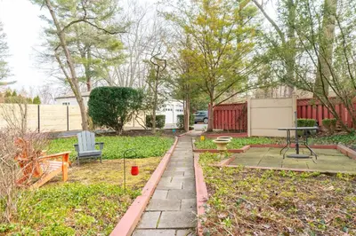 a garden with a picnic table and a bench at Princeton Einstein Boutique Stay in Princeton