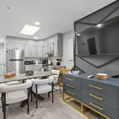 New and Beautiful 2BR Apt in Prime Spot 20 Min to NYC