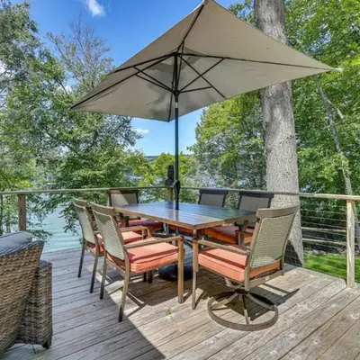 Lakefront Cottage with Dock