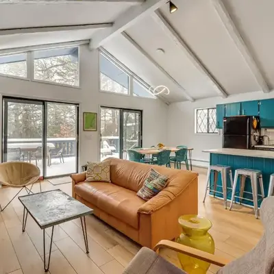 Vibrant Hideaway on Shores of West Emerald Lake!