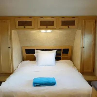 Best RV-Camper To Visit NYC-Hot Tub-Free Parking