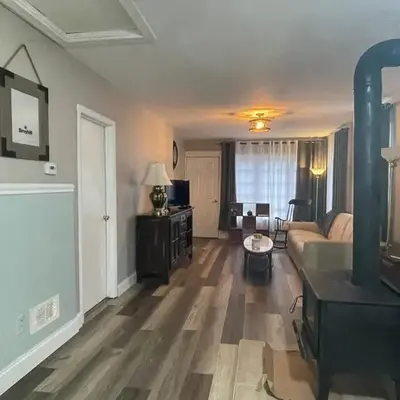 Cheerful two bedroom bungalow near Mountain Creek