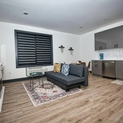 Excellent Location-20 Minutes to NYC-Free Parking