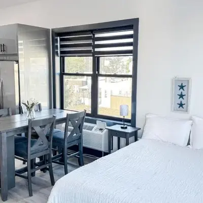 Stylish Studio Apt-Outside NYC