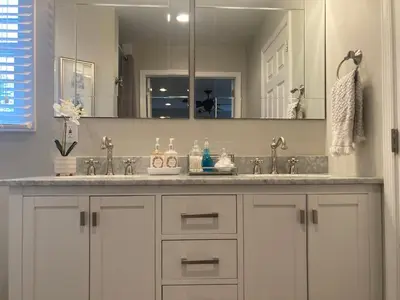 a bathroom with two sinks and a large mirror at Lux Home 5 min to Train and Airport