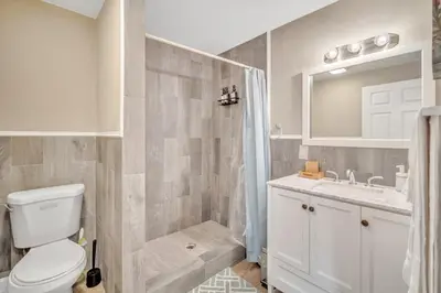 a bathroom with a toilet and a shower and a sink at Huge 5 bedroom in Center City Philadelphia in Philadelphia